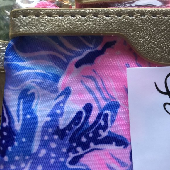 New in package Lilly Pulitzer ID case with keyring holder and zipper - Picture 4 of 5